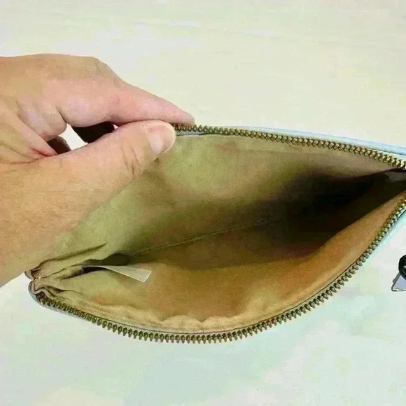 Light blue vegan leather and straw purse, with gold hardware. NWOT. - Picture 7 of 7